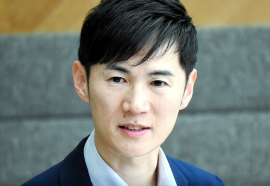 石丸伸二が結婚しない理由！2025年最新の彼女や結婚観を ...